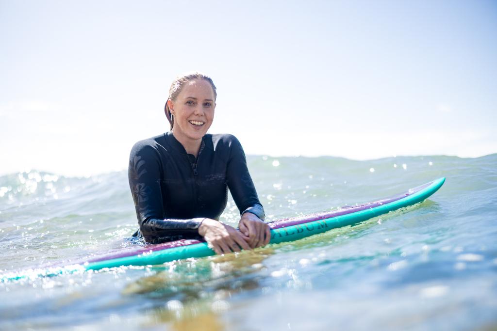 Surf lifestyle photography with Laura Enever for OAKBERRY